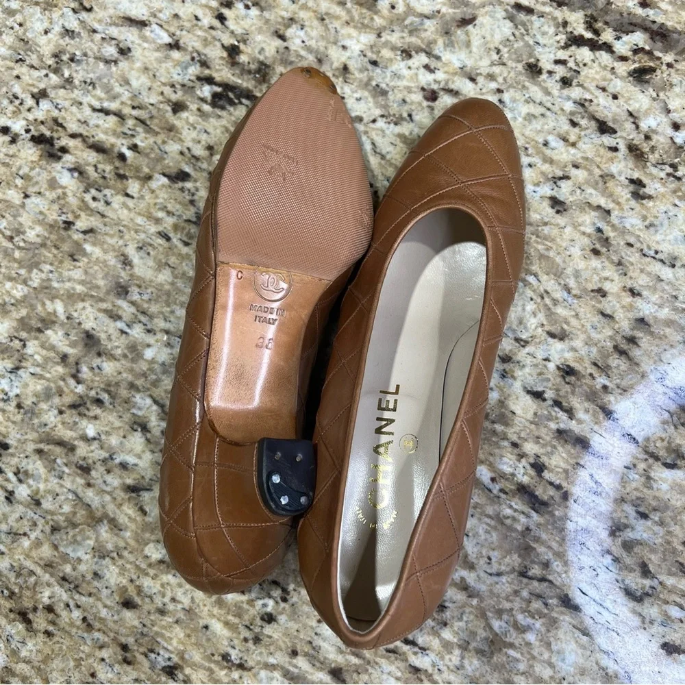 Chanel Quilted Tan Brown Leather Almond Toe Pumps 36 100% Authentic